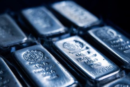 Quỹ bạc lớn nhất thế giới vung tiền bắt đáy khi giá xuống dưới 70 USD