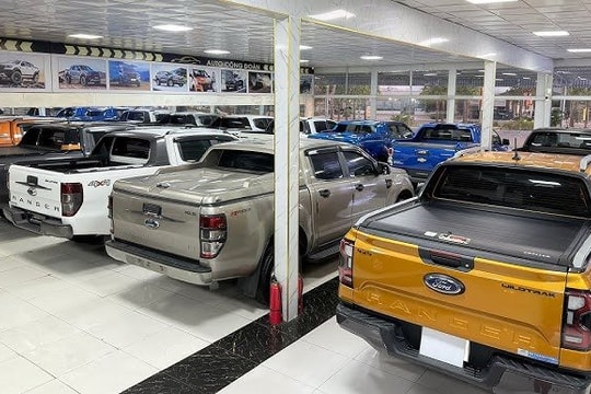 Lo bị cấm vào nội đô, nhiều chủ xe bán tải ở Hà Nội vội vã thanh lý: 'Bán sớm cho được giá'