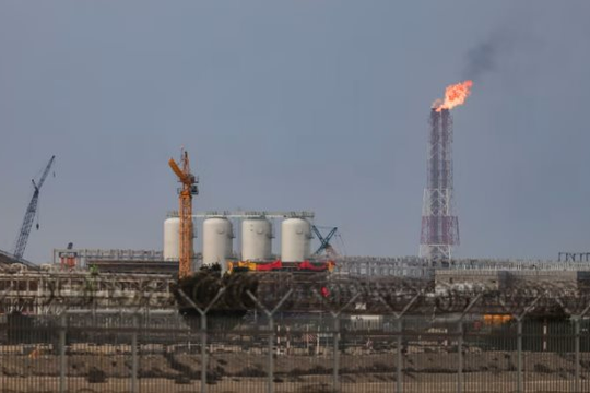 Eo biển Hormuz tắc nghẽn, phát hiện 'cứu tinh' mới dài 1.200km, đang vận chuyển hàng triệu thùng dầu mỗi ngày