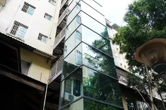 Cả tòa nhà lắp thang máy, một người đàn ông kịch liệt phản đối nhưng lúc xây xong lại xin sử dụng: "Đây là cơ sở vật chất chung, tôi có quyền"