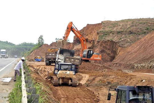 Đề xuất cho phép bù trừ chi phí nhiên liệu nhằm gỡ khó cho nhà thầu