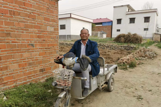 Phát hiện người đàn ông sống bằng tiền trợ cấp 33 triệu đồng/năm bỗng có thu nhập hơn 497 triệu, mua ô tô hơn 611 triệu: Cảnh sát vào cuộc điều tra