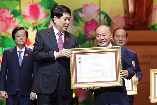 Giám đốc 90 tuổi đứng sau những cỗ máy của hộ kinh doanh, đặt lợi nhuận chỉ 3-5% để phục vụ bà con nông dân