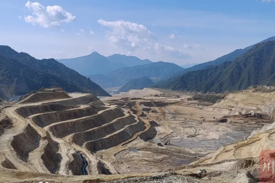 Không cần khoan sâu, phát hiện mỏ ‘kho báu’ gần 10 triệu tấn, trị giá lên đến 200 tỷ USD, chứa một yếu tố cực quan trọng để khai thác dầu khí