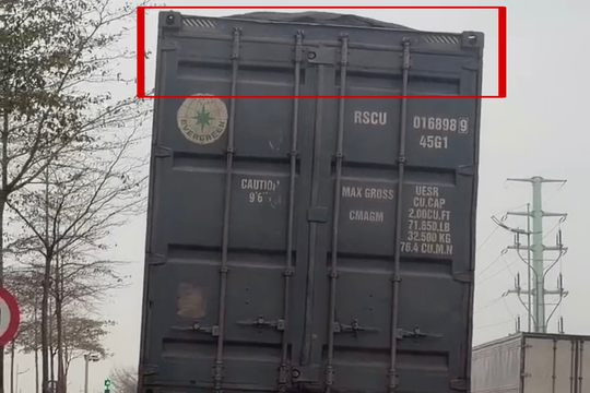 Phát hiện xe container màu đen lạ, cảnh sát lập tức theo dõi giám sát để kiểm tra