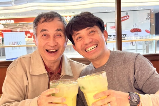 Cụ ông U80 sở hữu đế chế nhựa nghìn tỷ ở TP.HCM, xuất hiện cạnh con trai với chi tiết gây chú ý