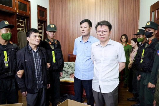 200 cảnh sát Phú Thọ vây ráp 28 địa điểm, thu giữ súng đạn của dàn giám đốc cộm cán