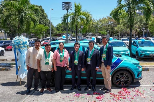 Tỷ phú Phạm Nhật Vượng chính thức chạy 2.500 taxi điện tại Philippines