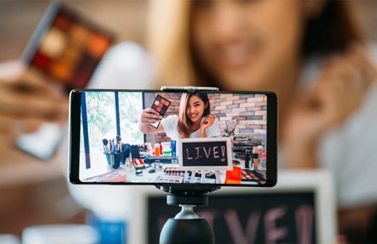 Từ 2.200 đồng/phút: AI Streamer ảo đang "vắt kiệt" 18 tiếng traffic chết, đe dọa nhân sự nghề livestream