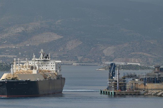 Giá năng lượng tăng cao, nhà cung cấp khí đốt lớn nhất cho EU dọa cắt ưu đãi cho khối