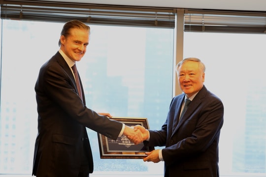 Quỹ đầu tư tư nhân 100 tỷ USD của Mỹ muốn tham gia vào Trung tâm tài chính quốc tế tại Việt Nam