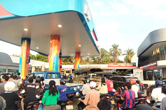 Nước láng giềng Việt Nam thu nhập bình quân 5 triệu đồng/tháng, nay giá xăng tăng top đầu thế giới