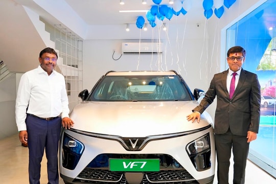 VinFast khai trương showroom thứ 50 tại quốc gia tỷ dân 