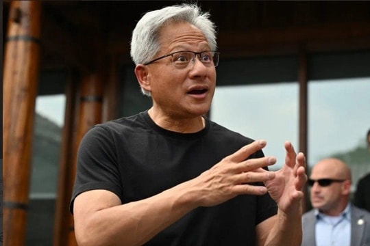 CEO Jensen Huang nói thẳng về việc vốn hóa bốc hơi 500 tỷ USD trong vài tuần