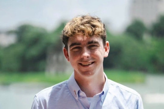 Từ 5 phút ngẫu hứng đến hành trình "đổi đời" tại Việt Nam của chàng sinh viên Scotland