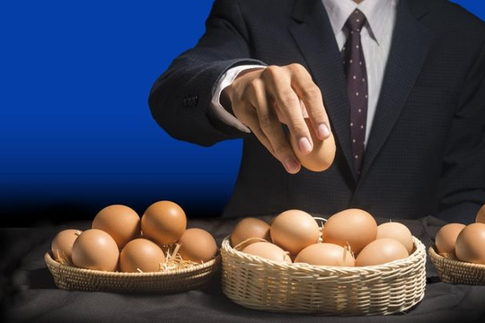 Đừng “bỏ trứng vào một giỏ”, chuyên gia mách nước chiến lược phân bổ hiệu quả khi các kênh tài sản lên xuống mạnh