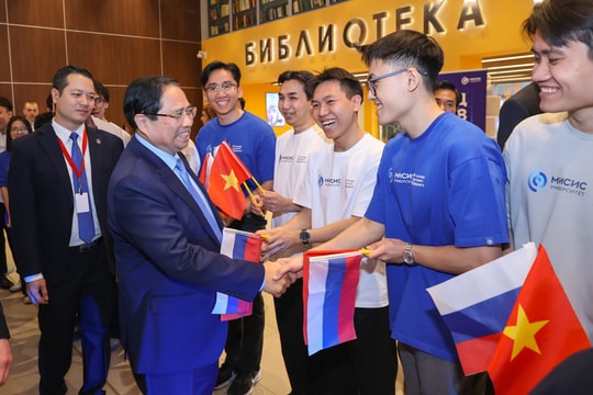 Nga muốn hỗ trợ Việt Nam đào tạo nhân tài trong lĩnh vực có thể tạo ra 1.300 tỷ USD: Mỹ, TQ đang chạy đua