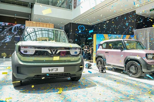 Giá xăng chạm mốc 50.000 đồng/lít, VinFast VF 3 bất ngờ 'cháy hàng' tại quốc gia láng giềng Việt Nam?