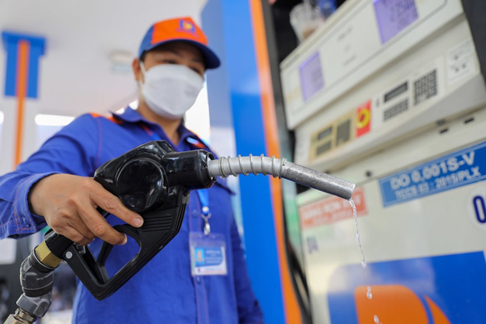 Giá xăng dầu hạ sâu, mặt bằng giá trong nước xuống mức trung bình trong khu vực