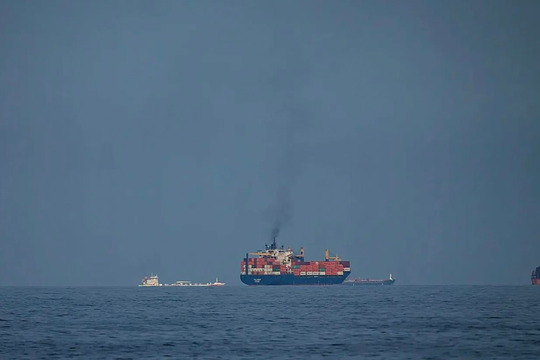 Đang vượt Eo biển Hormuz, 2 tàu chở hàng của một 'quốc gia thân thiện' với Iran bất ngờ quay đầu không thể di chuyển tiếp