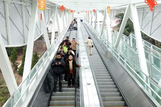 23 triệu USD, 4 năm xây dựng, dài gần 1km: Trung Quốc khiến tất cả phán phục với kỷ lục thang cuốn dài nhất thế giới 