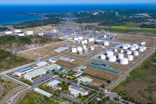 Tin vui: 2 nhà máy lọc dầu lớn nhất Việt Nam đều đủ nguồn cung chạy tối đa công suất