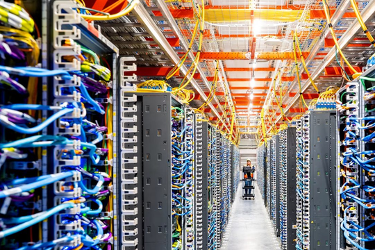 Sa thải 30.000 người, "vung" 200 tỷ USD nuôi tham vọng AI, Amazon có đang trở thành ‘quốc gia số’ sau 20 năm đầu tư cho điện toán đám mây?