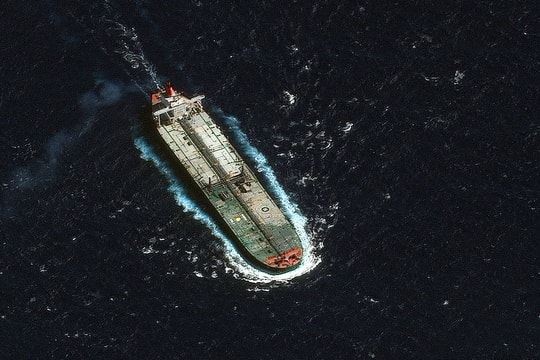 Vừa đón tàu dầu Nga, Cuba lại chứng kiến tàu chở hơn 15.000 tấn hàng viện trợ ung dung cập bến Havana, không phải từ Mỹ hay Iran