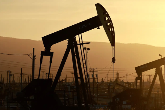 Sáng nay, giá dầu thế giới vượt 115 USD/thùng khi lực lượng Houthi tham chiến, Mỹ điều thêm quân đến Trung Đông