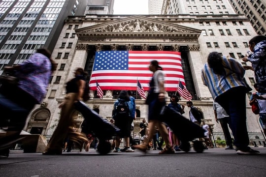 Nền kinh tế số 1 thế giới chịu áp lực chưa từng có: Lạm phát sẽ tăng gấp đôi, làn sóng đóng băng tuyển dụng bóp nghẹt gần 170 triệu lao động 