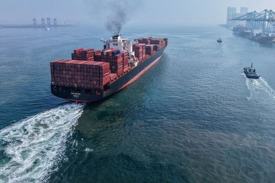 Đang tiến thẳng tới eo biển Hormuz, 3 tàu Trung Quốc bất ngờ nhận cảnh báo, đột ngột quay đầu 