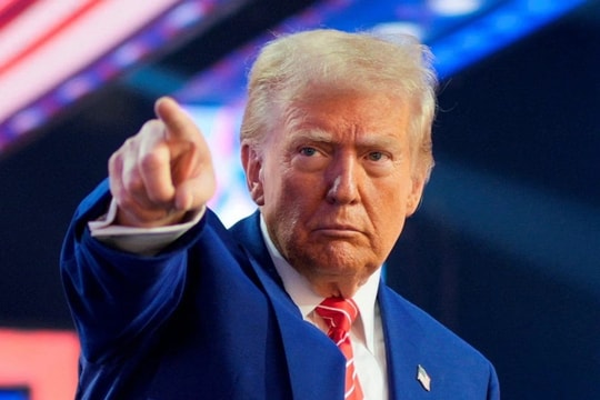 Hết đổi tên Hormuz thành 'eo biển Trum', ông Trump lại muốn 'lấy dầu của Iran'