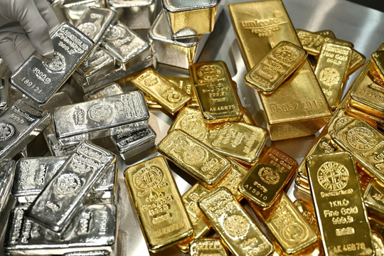Giá vàng trong nước nhích tăng, bạc tiếp đà giảm