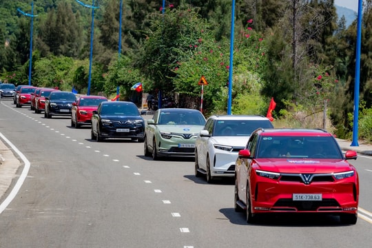 Vingroup ra thông báo khẩn cho người mua ô tô, xe máy điện