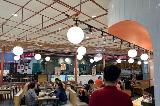 Hệ thống lẩu buffet trải dài từ Bắc vào Nam lên tiếng sau khi xuất hiện video ném thực phẩm xuống sàn 