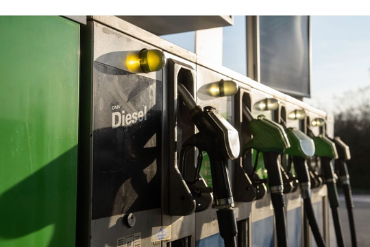 Đang trên đường tới châu Âu, loạt tàu chở 1,2 triệu thùng dầu đột ngột chuyển hướng giữa biển: 'Lục địa già' chuẩn bị đón tin xấu 