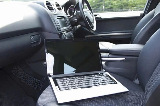 Cảnh báo an toàn cổng USB ô tô: Chủ xe cần chú ý
