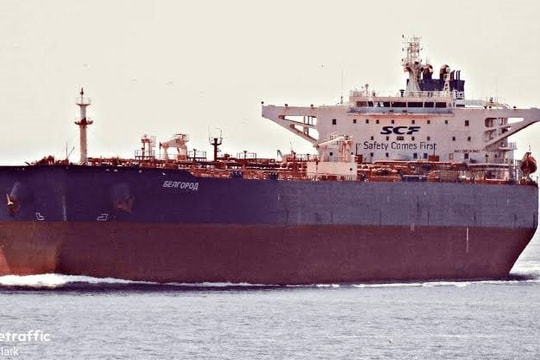 Thách thức mọi đe doạ bắt giữ, hàng chục tàu chở dầu của Nga vẫn ung dung đi qua eo biển của một nước G7