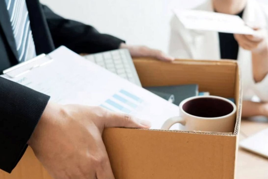 Hàng nghìn nhân viên một hãng công nghệ vừa nhận án sa thải qua mail vào sáng sớm, hợp đồng bị cắt ngay trong ngày: Chuyện gì đang xảy ra?