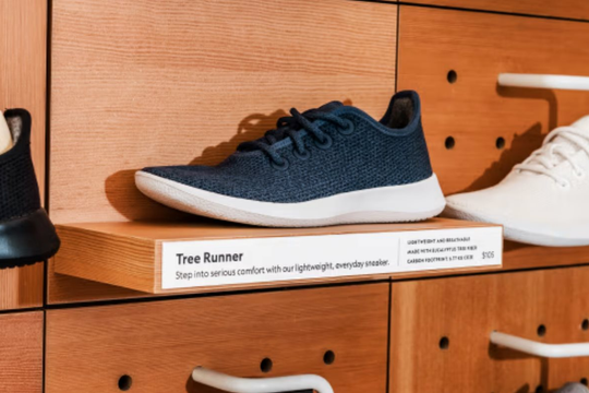 Dấu chấm hết của 1 startup giầy 4 tỷ USD: Vừa phải bán mình với giá gần như bằng 0, cổ phiếu 'bốc hơi' 95% kể từ khi lên sàn 