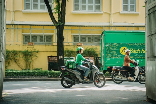 Grab tiếp tục cập nhật về việc hỗ trợ đối tác tài xế xe xăng và xe điện