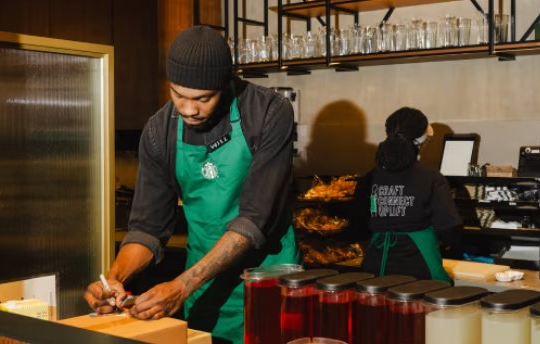 Một chuỗi cà phê tăng cường chính sách khách hàng phải tips cho nhân viên, cá nhân xuất sắc được thưởng 8 triệu đồng/quý