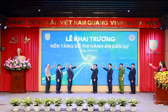 Chủ tịch HĐQT FPT Trương Gia Bình nói về một "kỳ tích" trong thực thi Nghị quyết 57: Nếu trước đây dự án cần tới 4 năm, nay hoàn thành chỉ trong 1 năm và vận hành trơn tru sau 6 tháng