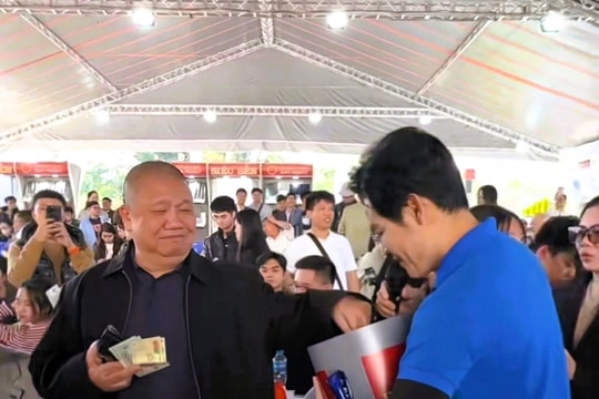 Chủ tịch Hoa Sen Lê Phước Vũ dốc hết tiền trong ví