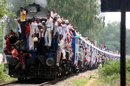 Nhà đầu tư ồ ạt mở tài khoản, khối ngoại lập kỷ lục trong tháng VN-Index mất hơn 200 điểm