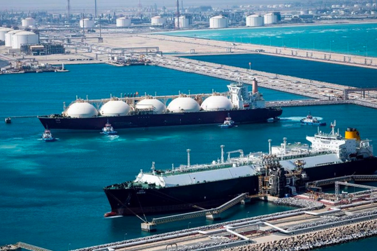 Tàu chở LNG của quốc gia đồng minh Mỹ đang vượt eo biển Hormuz để đến Trung Quốc bất ngờ quay đầu, không thể di chuyển