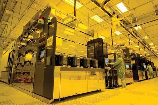 Thị trường sản xuất chất bán dẫn toàn cầu 2025 đạt mức kỷ lục 320 tỷ USD, TSMC tiếp tục thống lĩnh cuộc đua chip AI với mức tăng trưởng 36% 
