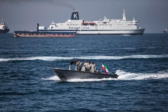 Ông Donald Trump muốn lập 'liên doanh' với Iran làm 1 việc tại eo biển Hormuz - có thể 'kiếm được rất nhiều tiền'