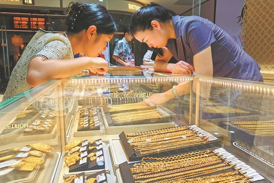 Láng giềng Việt Nam tăng thu mua vàng, tổng giá trị hiện khoảng 9,25 triệu tỷ đồng