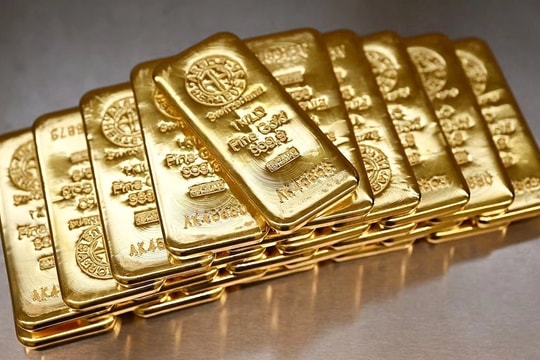 Đi vay vàng từ giá 17 triệu/lượng, giờ nợ 2.400 tỷ cả gốc lẫn lãi, cổ phiếu bị hạn chế giao dịch, nguy cơ hủy tư cách đại chúng